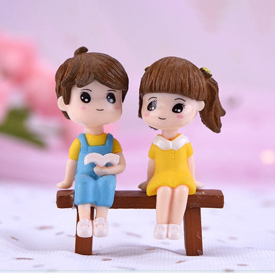 Crafteria A 2Pcs Lovely Couple Relaxing On Bench Miniature