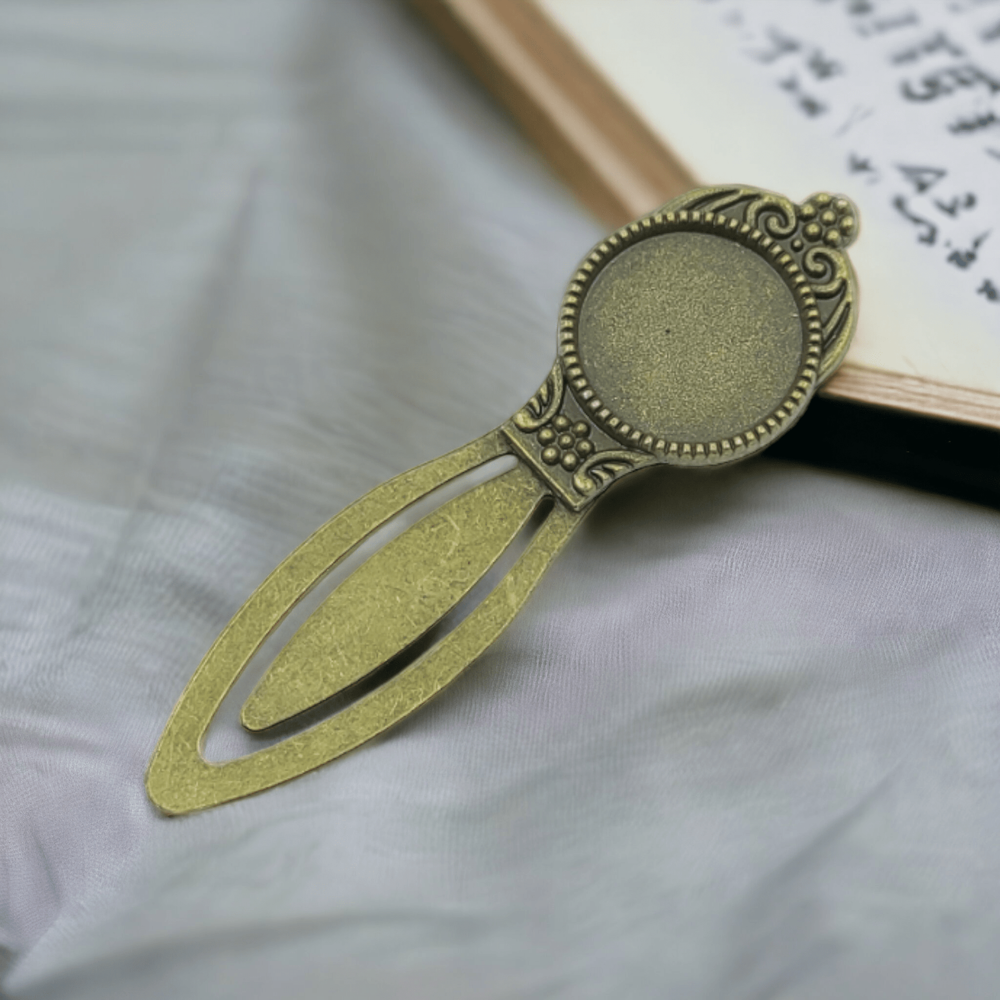 Crafteria ANTIQUE BOOKMARK BEZELS